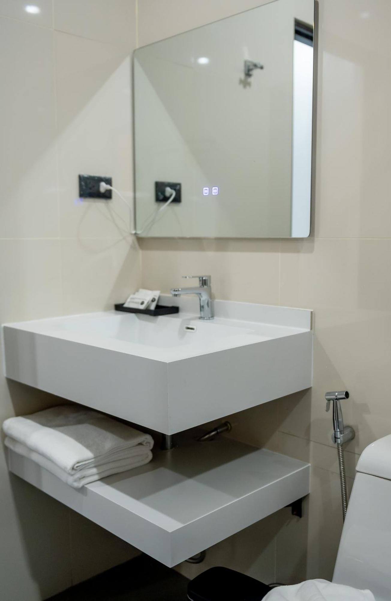 Tobedzz Hotel Ranong Exterior photo