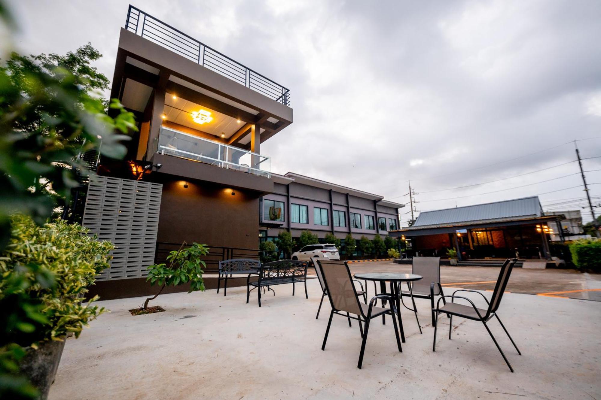 Tobedzz Hotel Ranong Exterior photo