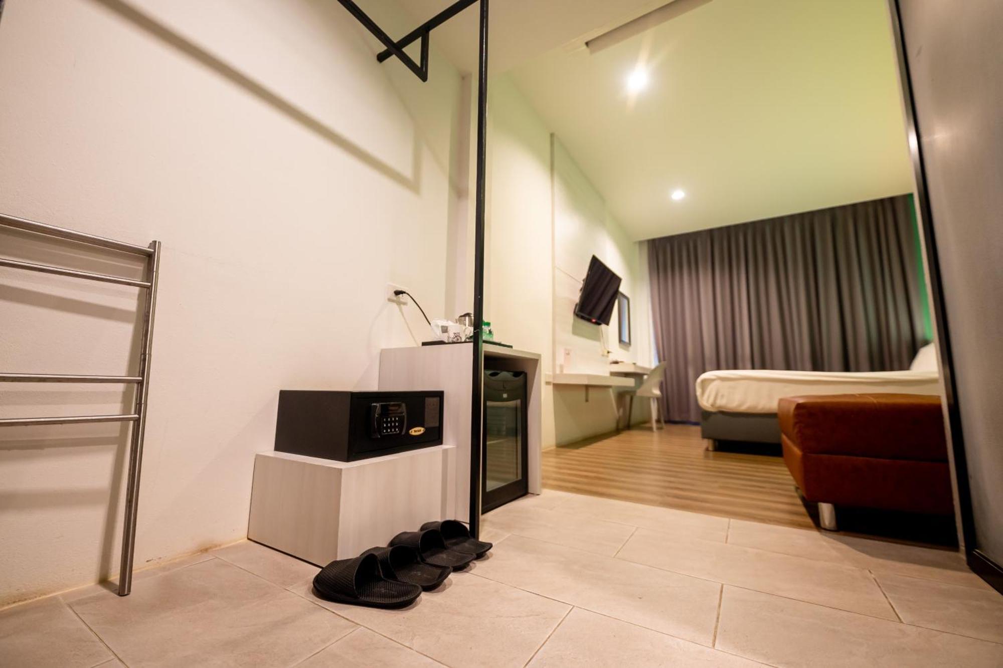 Tobedzz Hotel Ranong Exterior photo