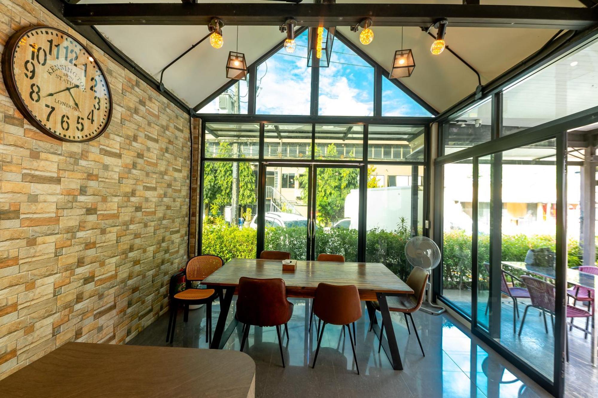Tobedzz Hotel Ranong Exterior photo