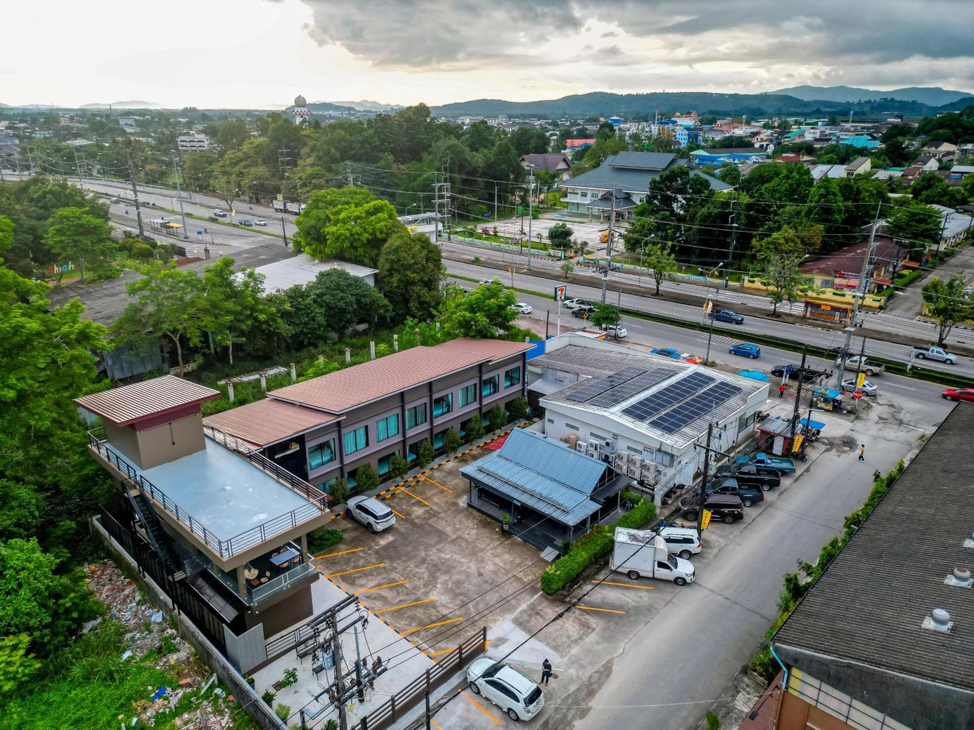 Tobedzz Hotel Ranong Exterior photo